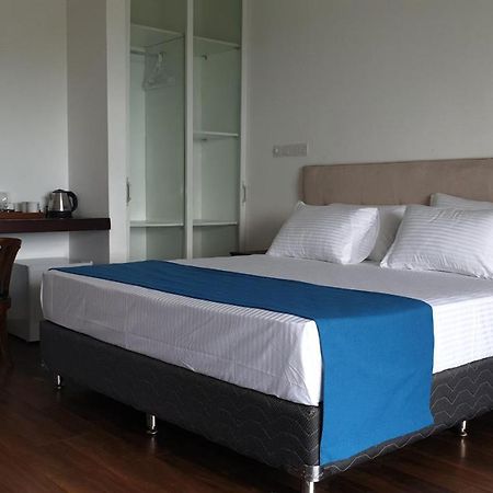 The Mountbatten Hotel Kandy Esterno foto