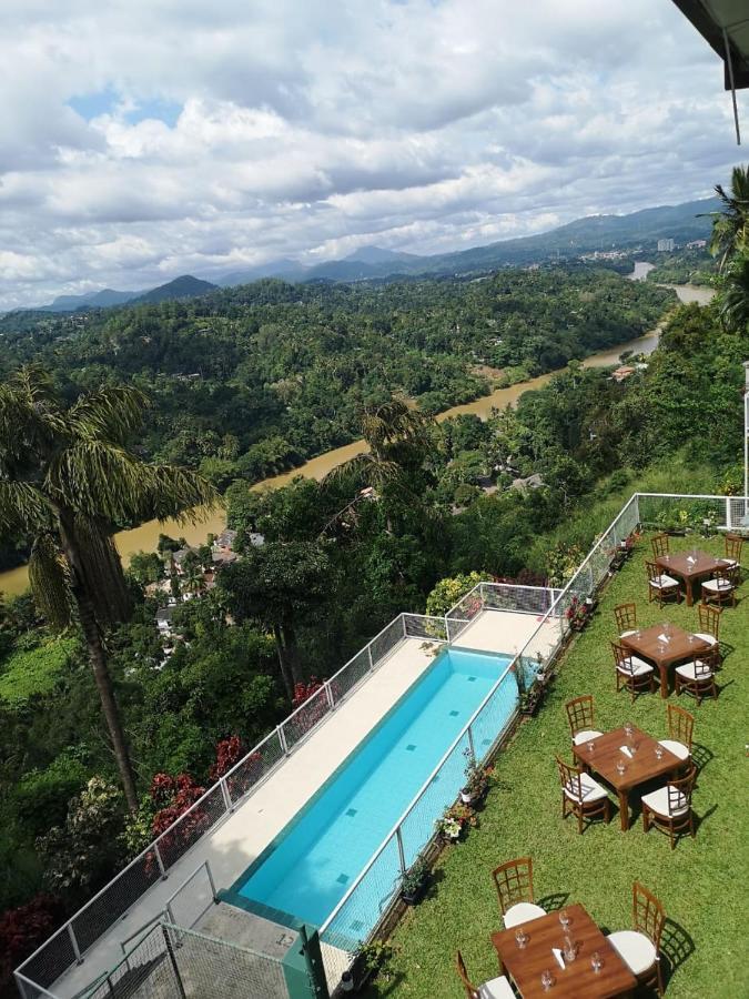 The Mountbatten Hotel Kandy Esterno foto
