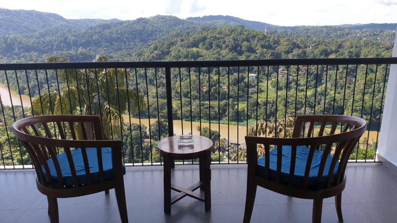 The Mountbatten Hotel Kandy Esterno foto